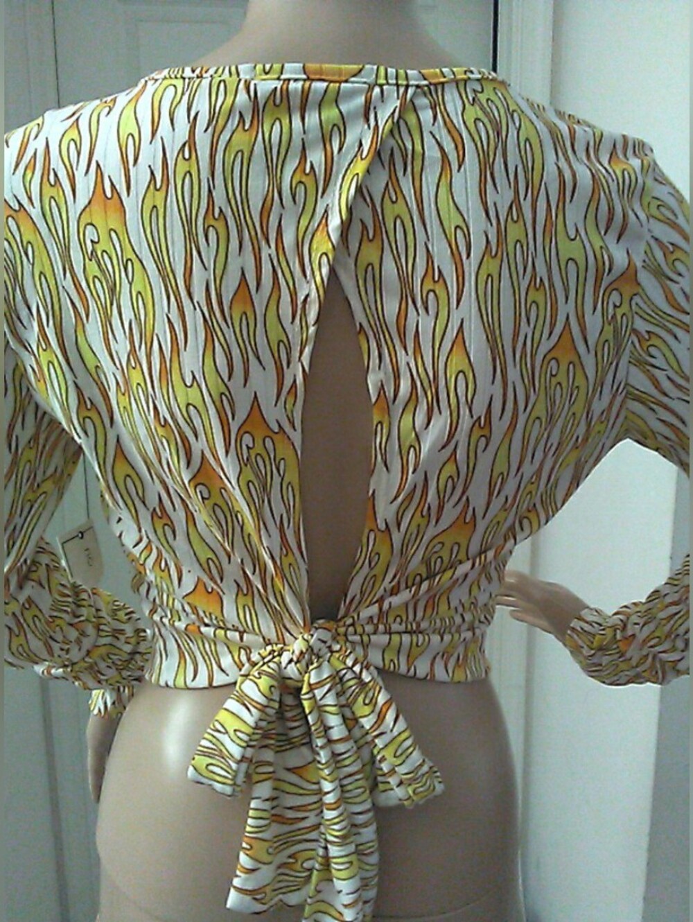 NWT NO COMMENT Tie-Back Long Sleeve Top Yellow Flame Print SZ. LG STRETCHY